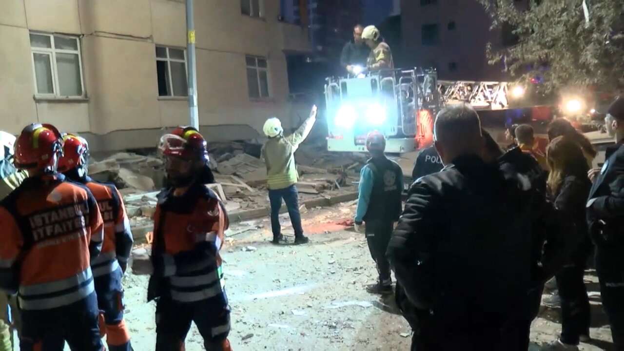 7 katlı binanın 3 katı çöktü! Çok sayıda ekip sevk edildi 4